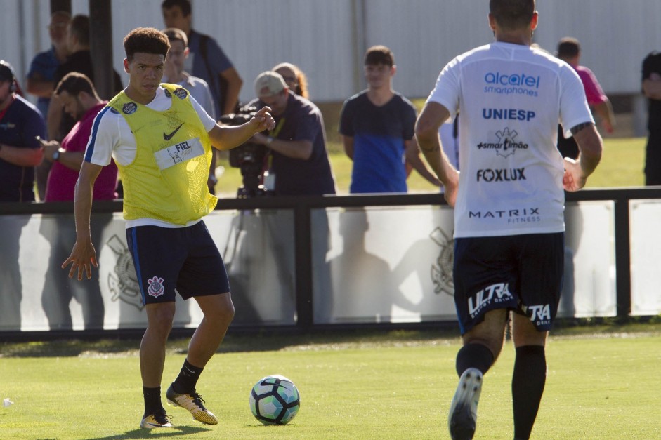 Marquinhos Gabriel durante treino no CT Joaquim Grava