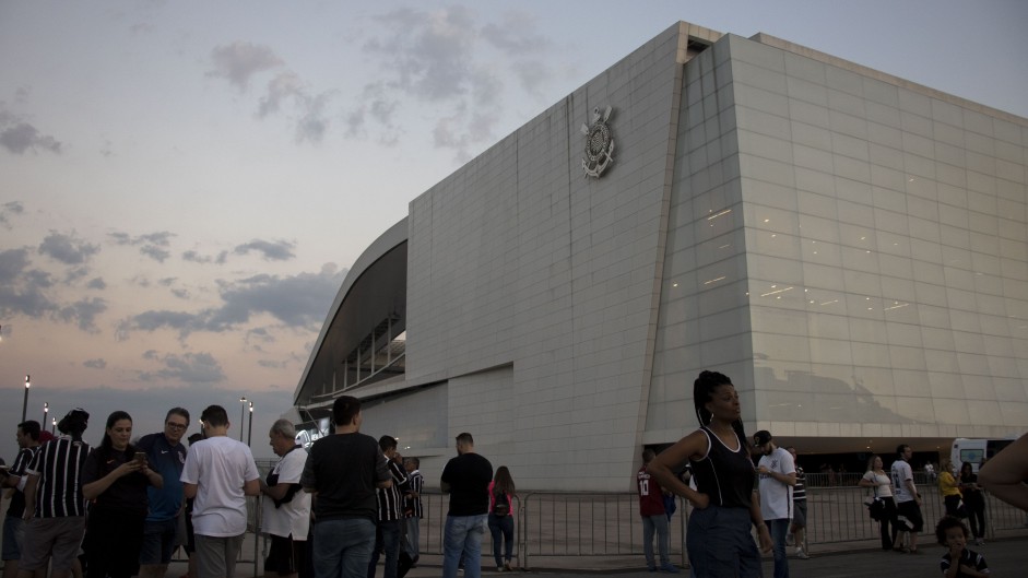 Corinthians tenta impedir cobrana de taxa por segurana da PM nos arredores da Arena
