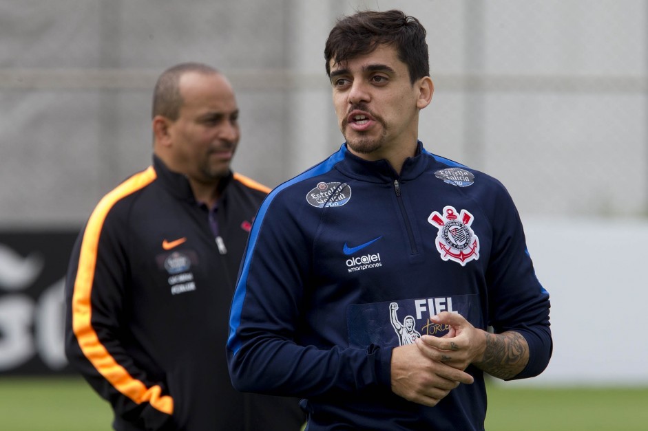 Fagner no treino desta manh no CT Joaquim Grava