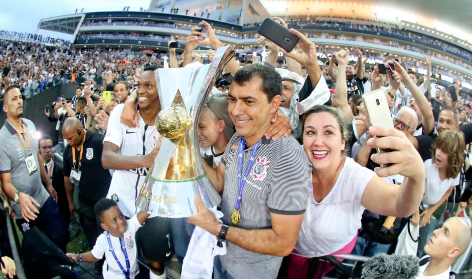 Carille foi campeo paulista e brasileiro  frente do Corinthians em 2017
