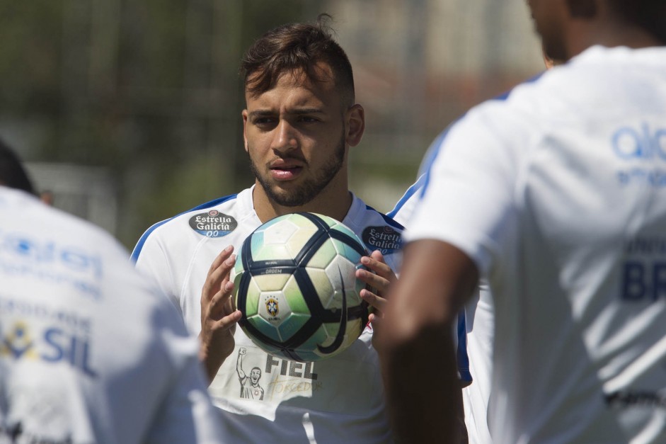 Maycon no treino desta quarta-feira no CT Joaquim Grava