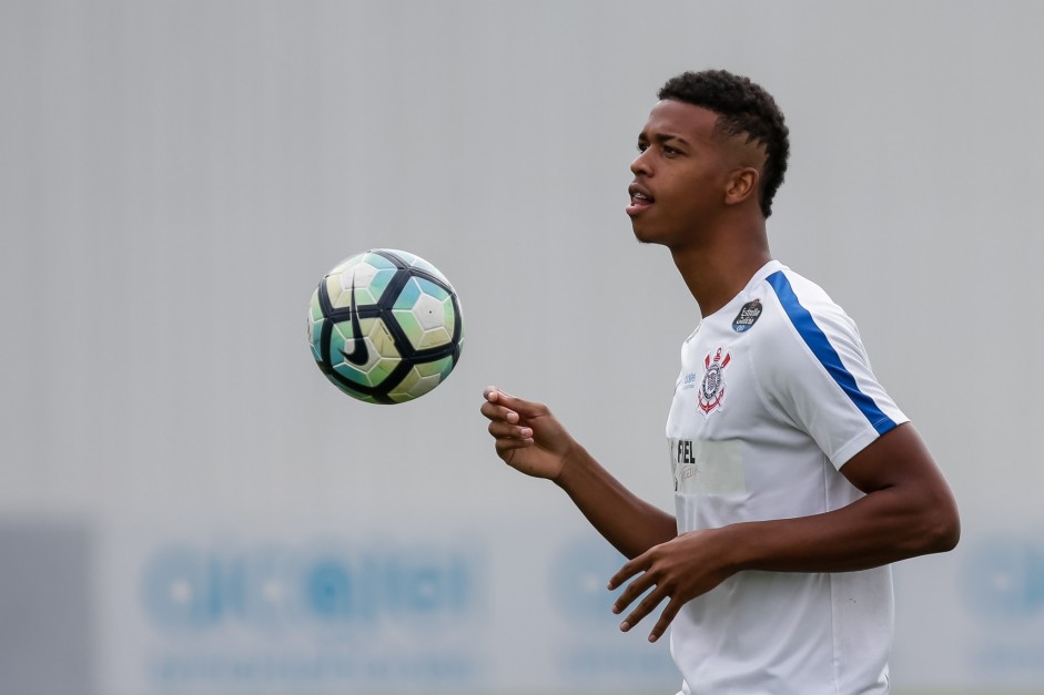 Carlinho no treino de sbado antes do duelo contra o Sport, na Ilha do Retiro