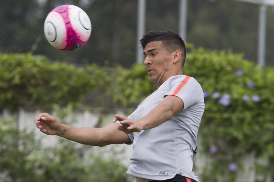 Balbuena est em negociao para renovar com o Corinthians e segue treinando