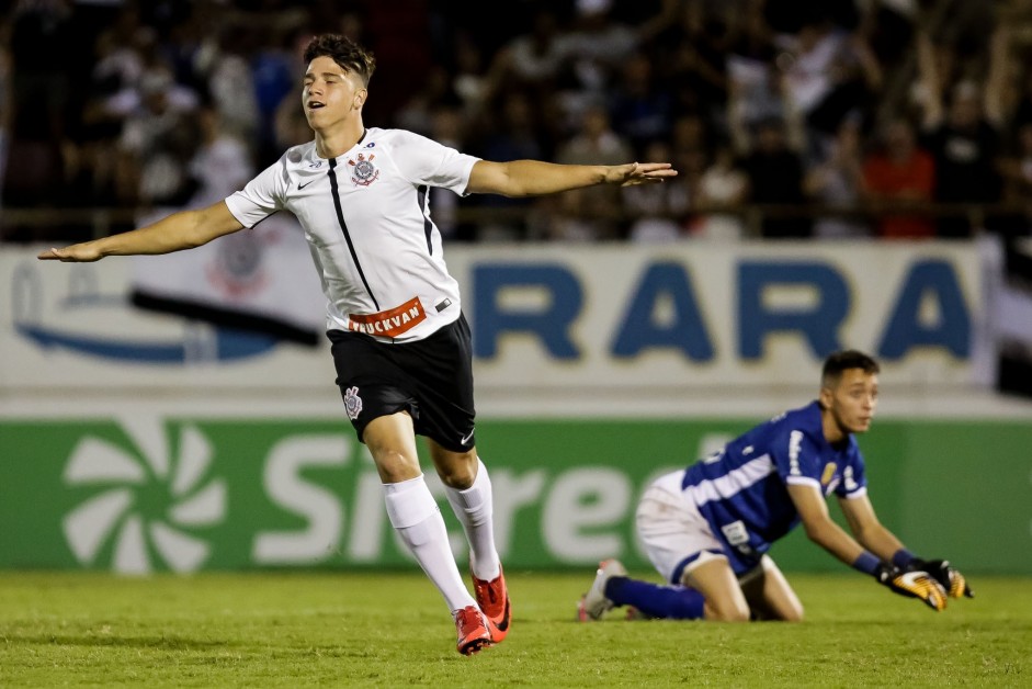 Joo Pedro saiu do banco para marcar o terceiro gol do Timozinho contra a Ferroviria