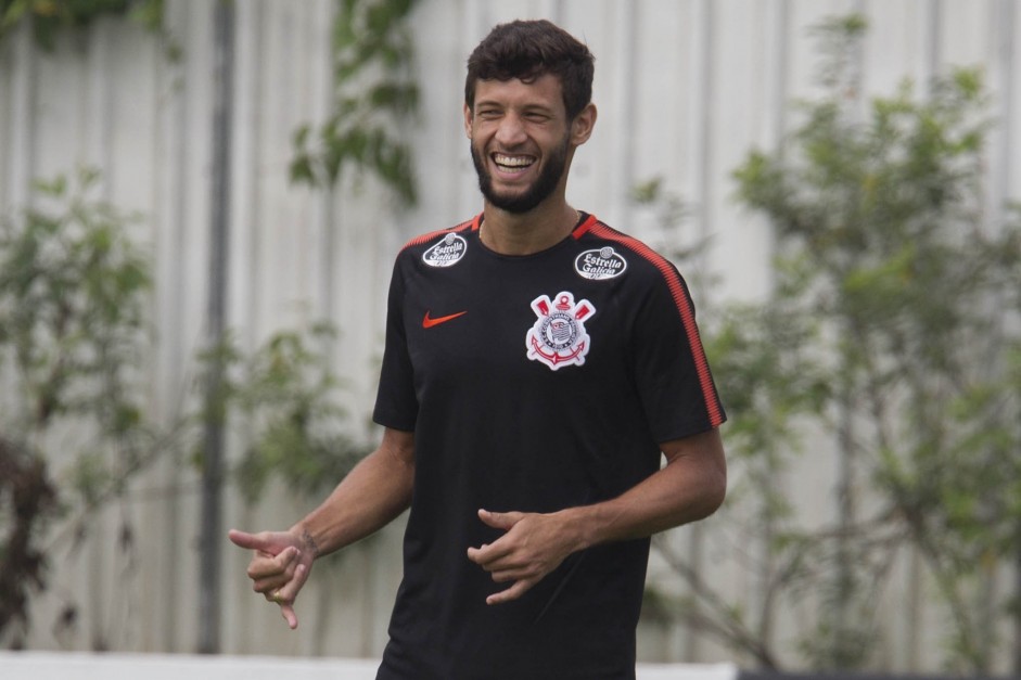 Juninho Capixaba só treina há mais de dois meses; última atuação foi em fevereiro