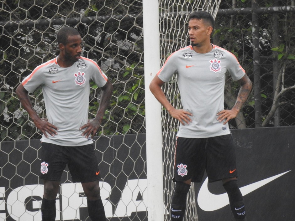 Guilherme Romo e Lucca durante o jogo-treino contra o Nacional-SP