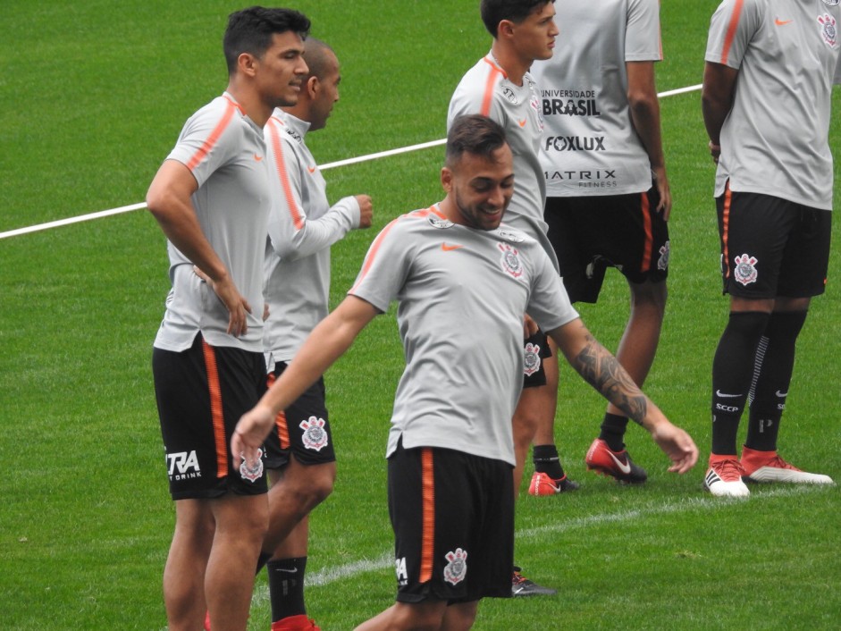 Jogadores treinam na Arena Corinthians