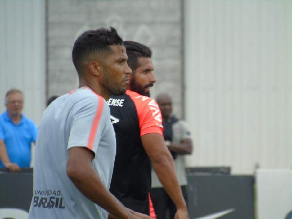 Yago e Guilherme no jogo-treino de hoje entre Corinthians e Atltico-PR
