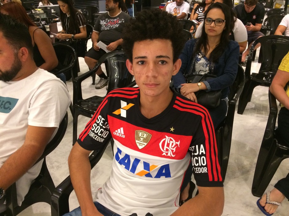 Bruno, torcedor do Flamengo, abraou a causa e compareceu  Arena para doar sangue
