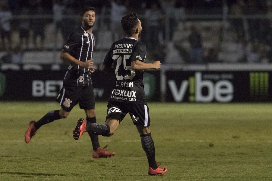 Capixaba e Clayson durante jogo contra o Red Bull Brasil, pelo Paulistão 2018