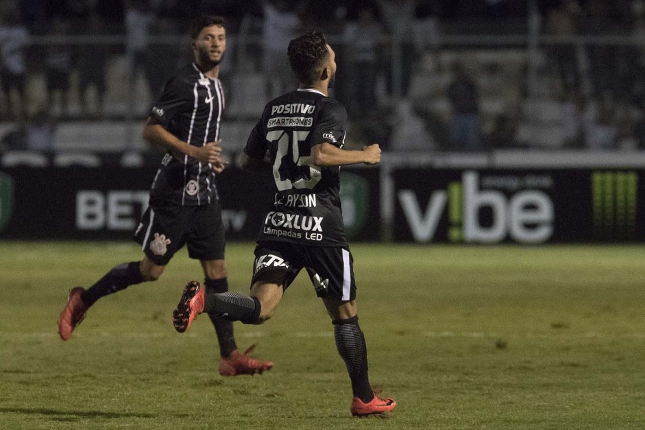 Capixaba e Clayson durante jogo contra o Red Bull Brasil, pelo Paulisto 2018