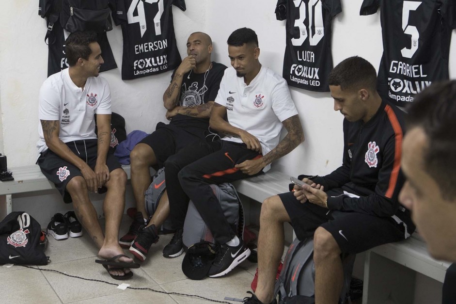 Jadson, Sheik, Lucca e Gabriel no vestirio antes do jogo contra o Red Bull Brasil