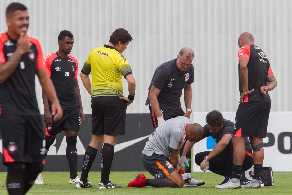 Sheik se machucou durante o jogo-treino entre Atltico-PR e Corinthians no CT
