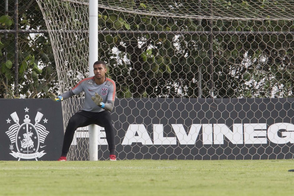 O goleiro corinthiano durante jogo amistoso contra o RB Brasil