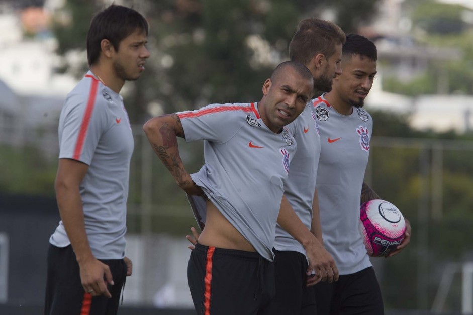 Romero, Sheik, Henrique e Lucca no CT durante treino