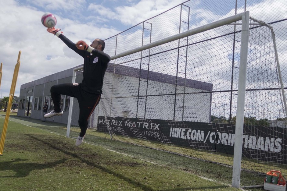 Walter durante o treino de hoje no CT