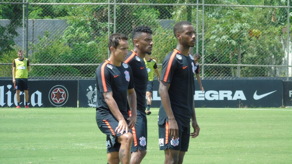 Jadson, Paulo Roberto e Romo no treino de hoje no CT