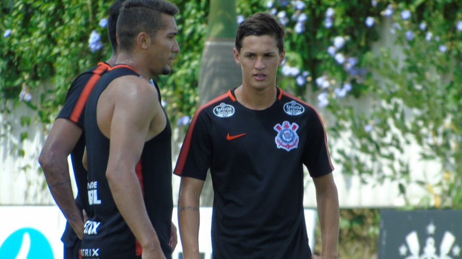 Jean e Matheus Vital no treino de hoje no CT Joaquim Grava