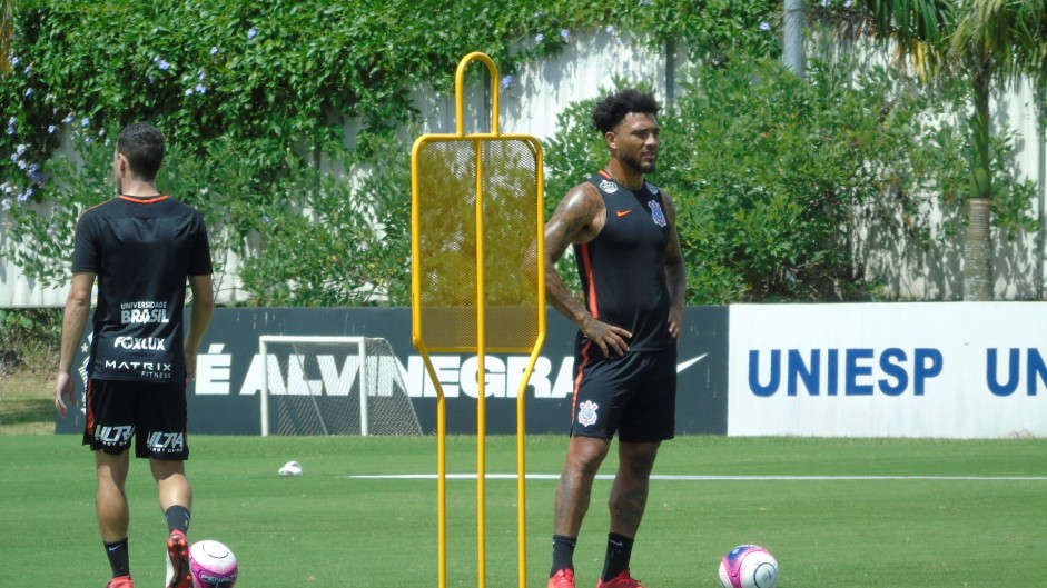 Kazim durante o treinamento desta manhã no CT