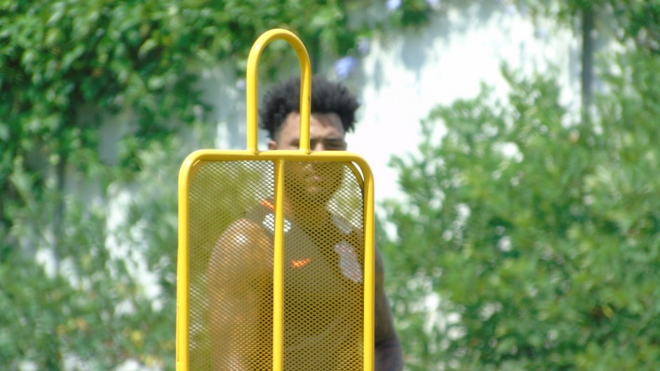 O atacante Kazim treinando no CT Joaquim Grava