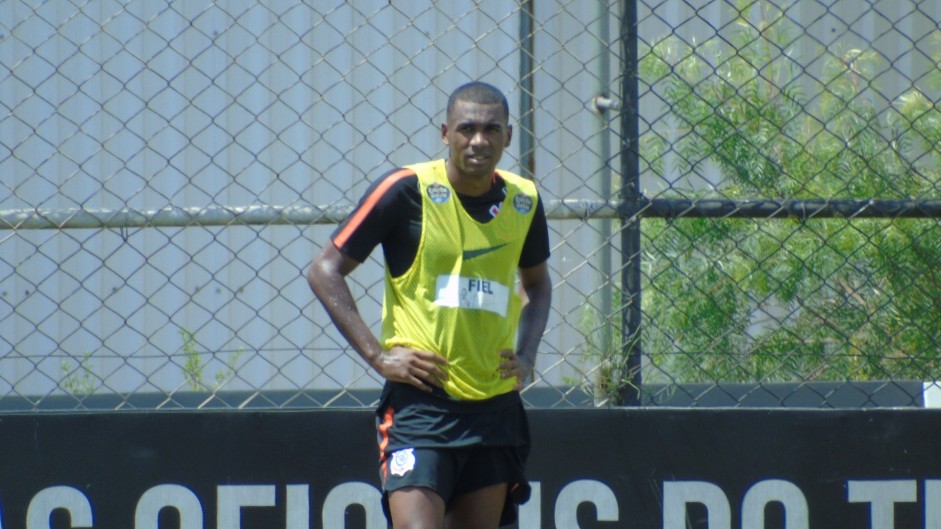 Recém-chegado, Marllon também treina com o elenco