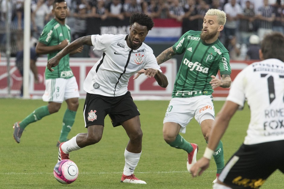 Ren Jnior foi titular contra o Palmeiras pelo primeiro Drbi de 2018