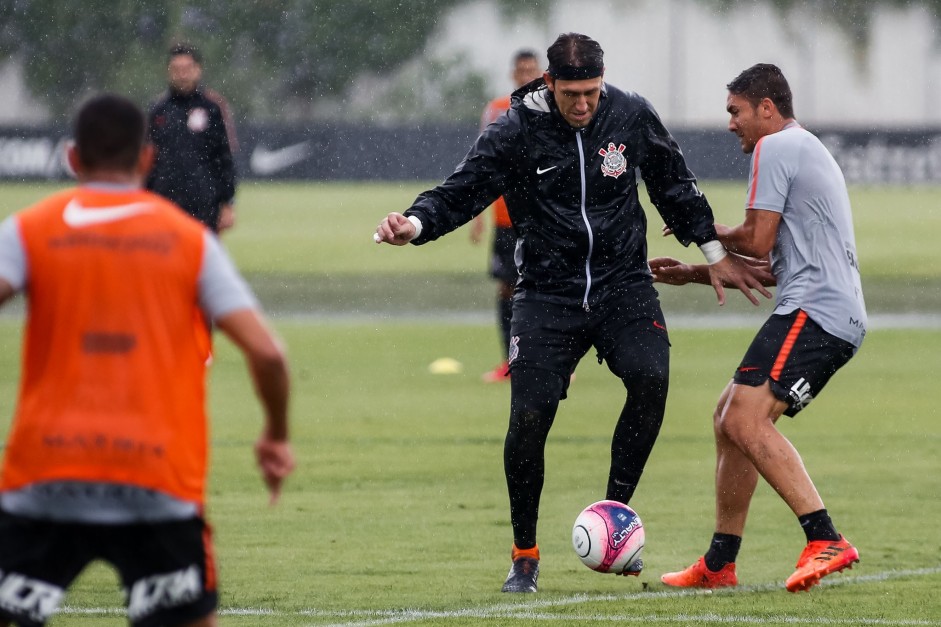 Cássio no treino de hoje; Goleiro chegou há pouco da Colômbia