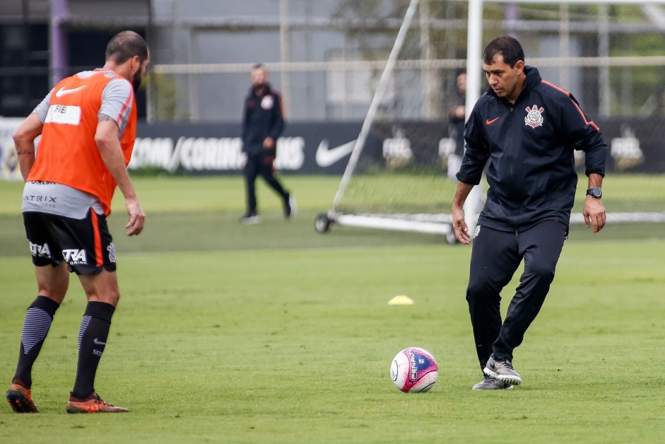 Dois mitos: Danilo e Carille no treino de hoje no CT