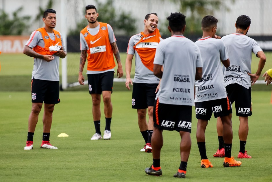 Elenco desembarcou no Brasil e j correu para o treino preparatrio para o clssico alvinegro