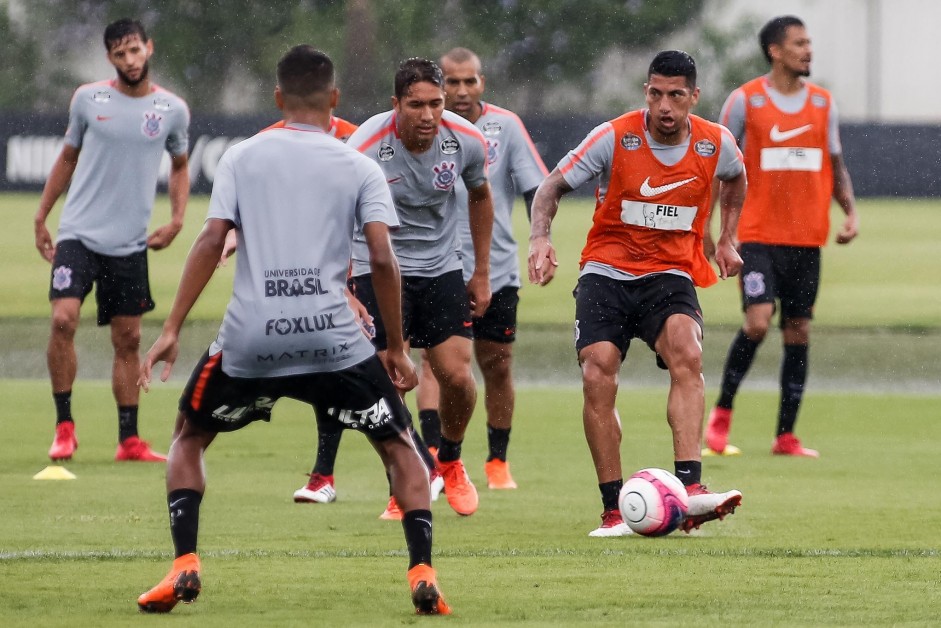 Elenco treina para enfrentar o Santos, pelo Campeonato Paulista 2018