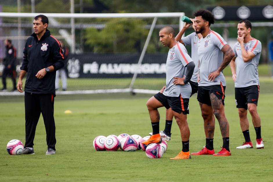 Elenco treinando j de olho no Santos, pelo Paulisto 2018