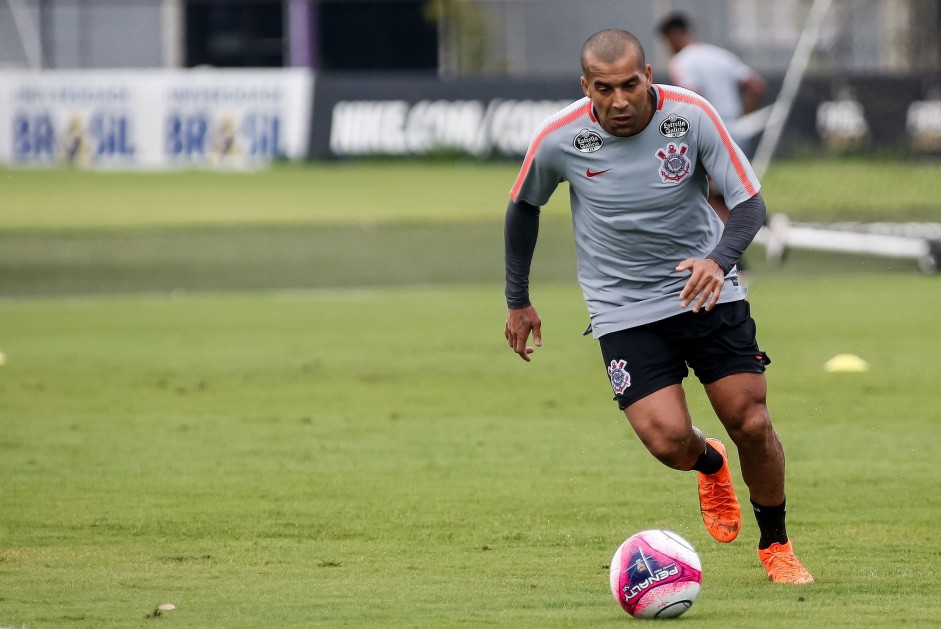 Emerson Sheik mostrou no jogo contra o Millonarios que ser muito til ao treinador Carille