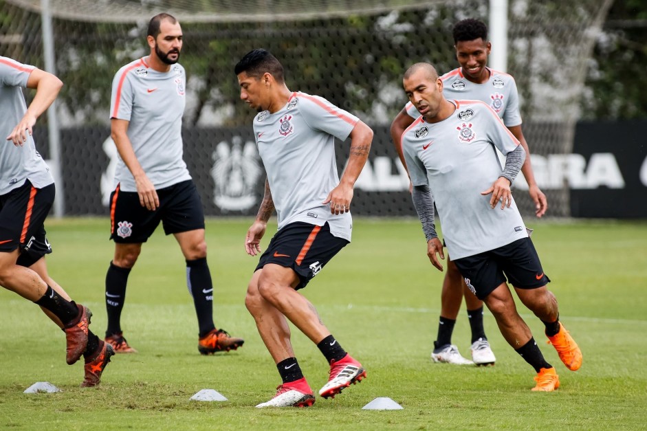 Jogadores mal desembarcaram no Brasil e já estão treinando