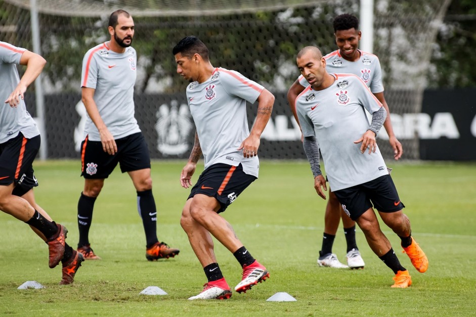 Jogadores mal desembarcaram no Brasil e j esto treinando