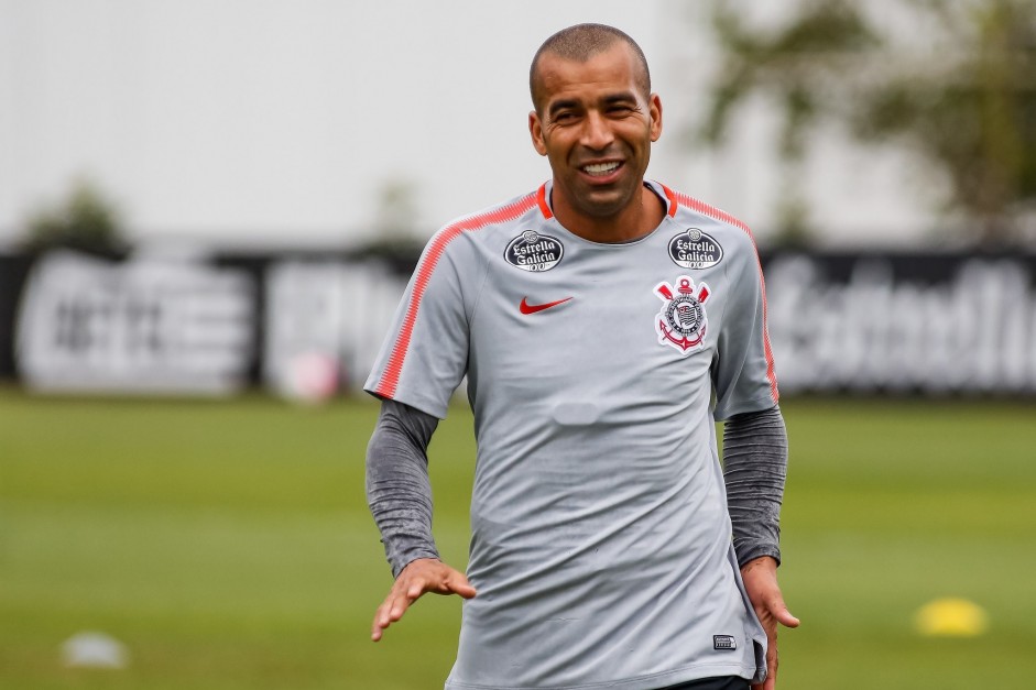 Sheik com o sorriso aberto no treino chuvoso de hoje no CT