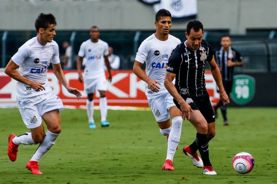 Rodriguinho durante jogo contra o Santos, no Pacaembu, na ltima vez que as duas equipes se enfrentaram