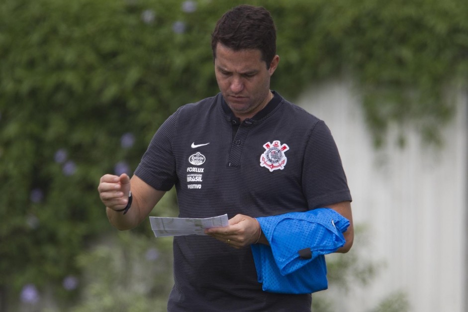 Estudioso, Loss comea sua trajetria como treinador do Corinthians nesta quinta-feira