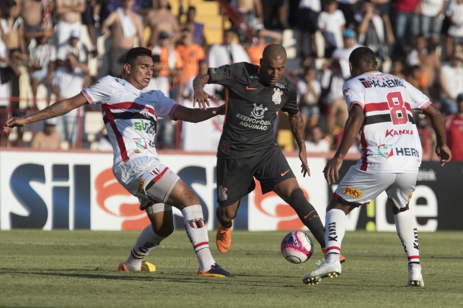 Emerson Sheik em ação na tarde deste domingo