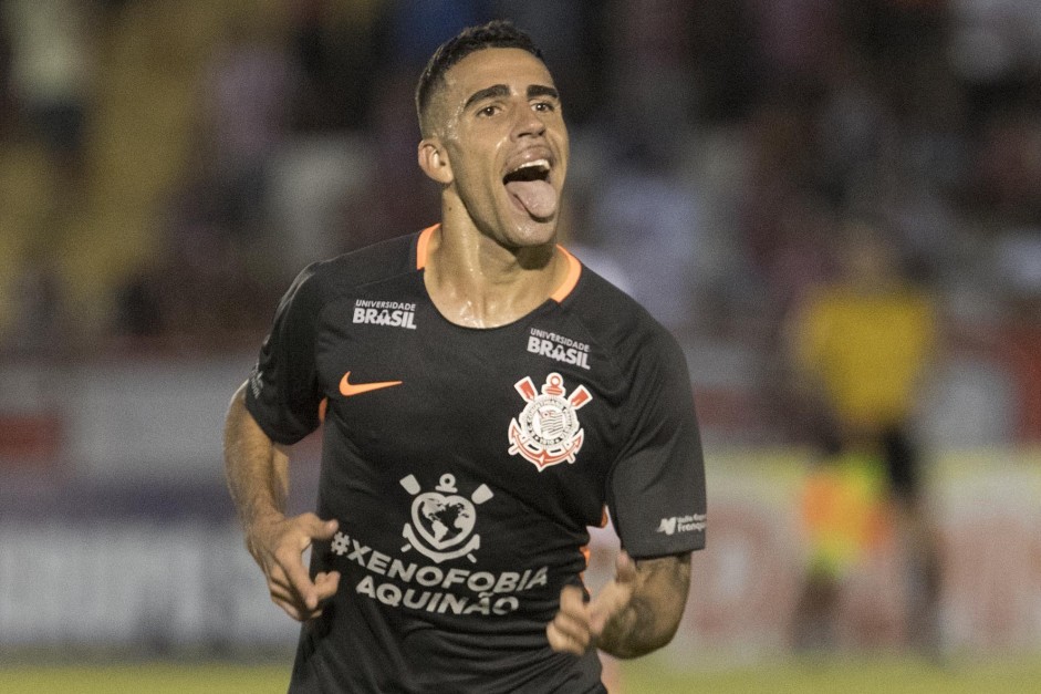 Gabriel comemorando seu gol na partida deste domingo contra o Botafogo-SP