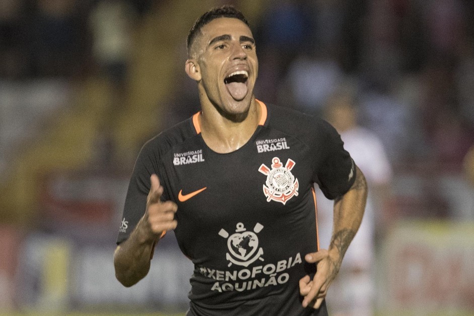 Gabriel comemorando seu gol na partida deste domingo contra o Botafogo-SP