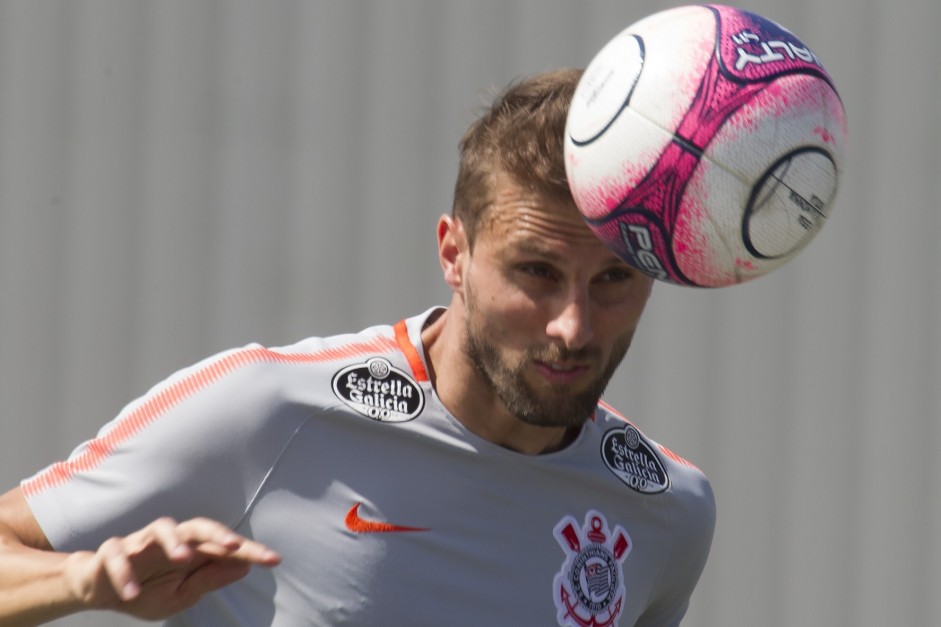 Henrique treinou normalmente para enfrentar o Bragantino no domingo