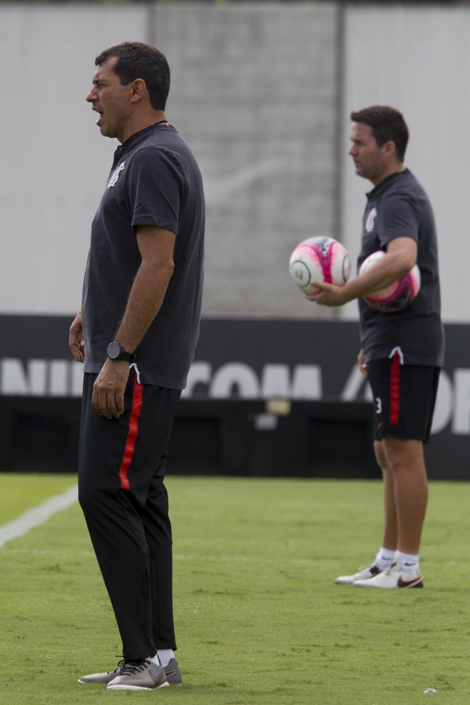 Carille e Osmar Loss treinam a equipe para o primeiro jogo das quartas de final contra o Bragantino