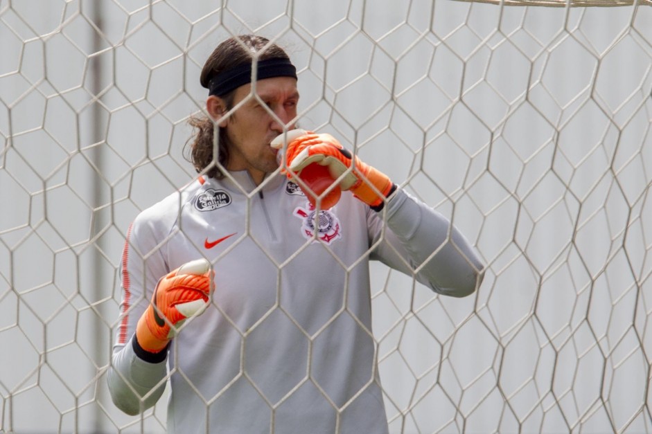 O goleiro Cássio treinou normalmente e deve enfrentar o Bragantino, pelo Paulistão