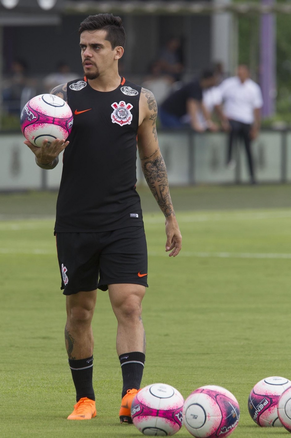 O lateral Fagner no treino que antecede o jogo contra o Bragantino