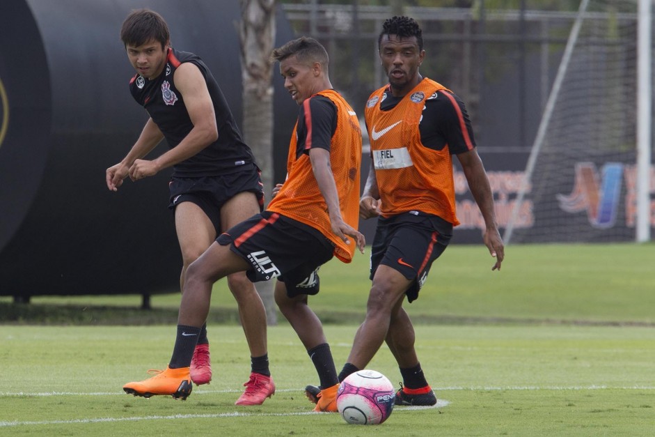 Romero, Pedrinho e Paulo Roberto treinando para enfrentar o Bragantino