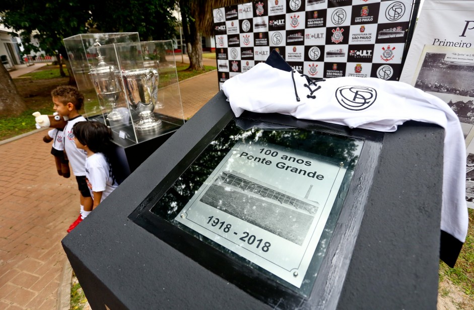 O Em 2018, Corinthians lanou uma placa comemorativa ao estdio, localizado onde hoje fica o Centro Esportivo Tiet, em So Paulo