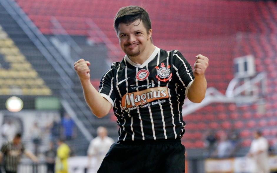 Atuação de gala do camisa 9 Caio.
