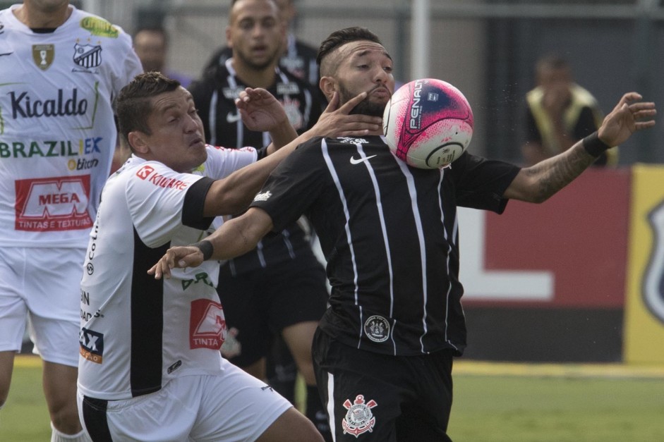 Clayson durante derrota diante o Bragantino, pelo Paulistão, no Pacaembu