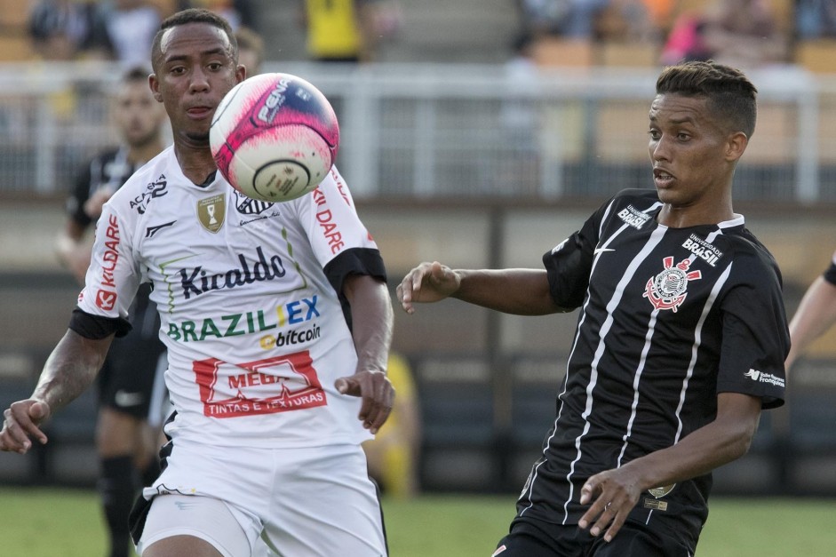 Pedrinho  opo no banco no jogo de volta das quartas de final do Estadual