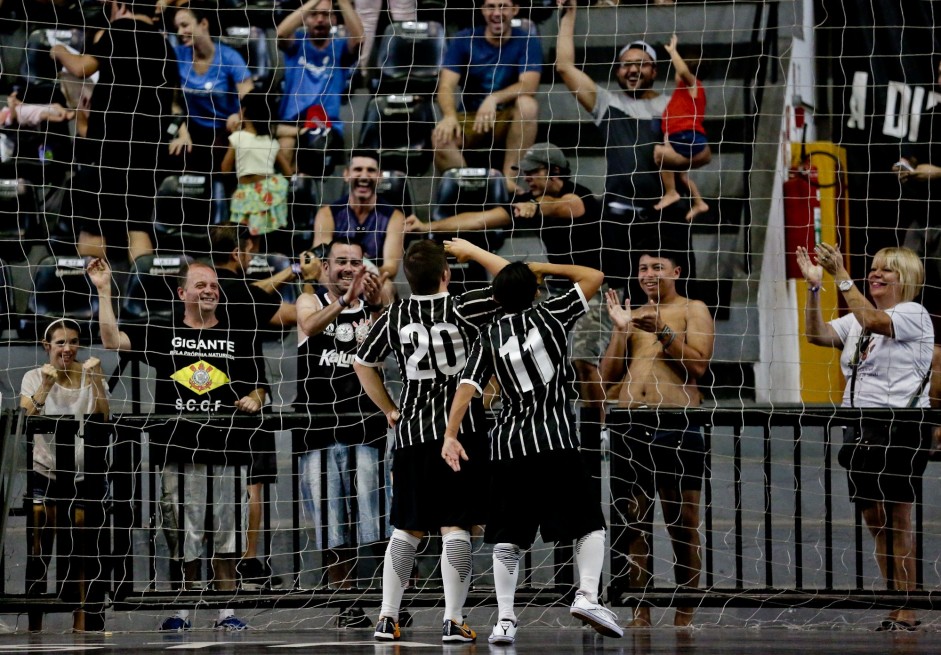 Em quadra, o JR/Corinthians impôs seu ritmo e derrotou o Santos